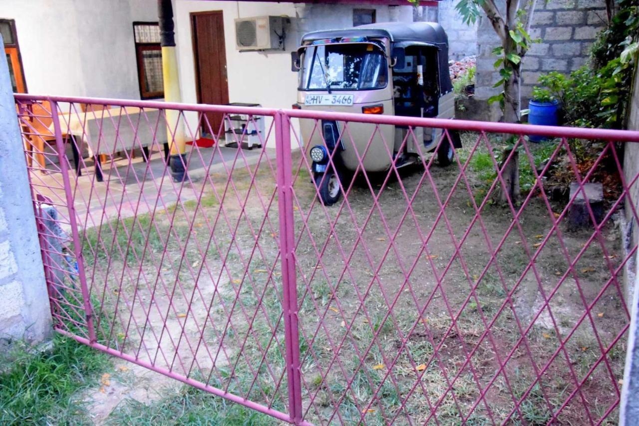 Meera Homestay & Guest House Анурадхапура Екстериор снимка