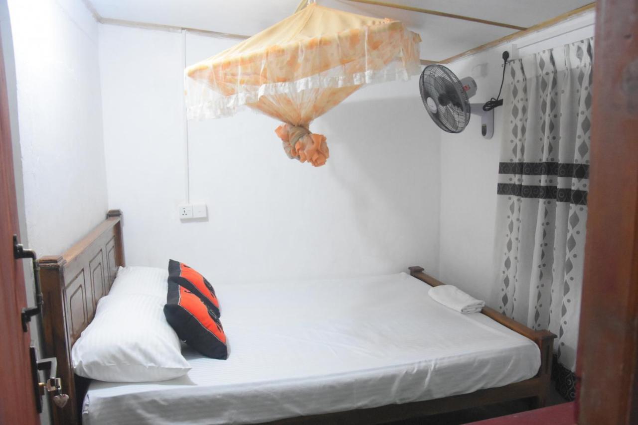 Meera Homestay & Guest House Анурадхапура Екстериор снимка