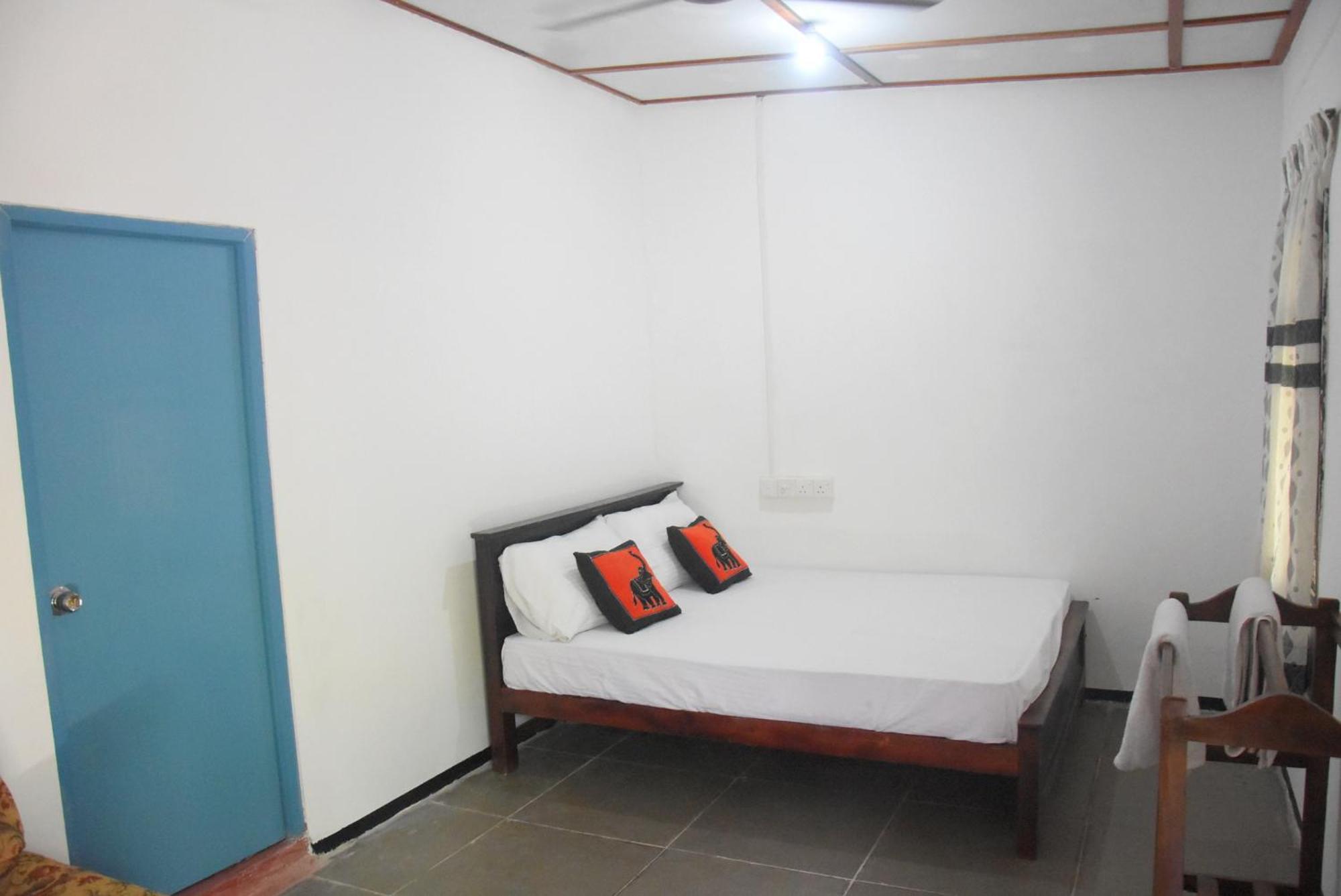 Meera Homestay & Guest House Анурадхапура Екстериор снимка