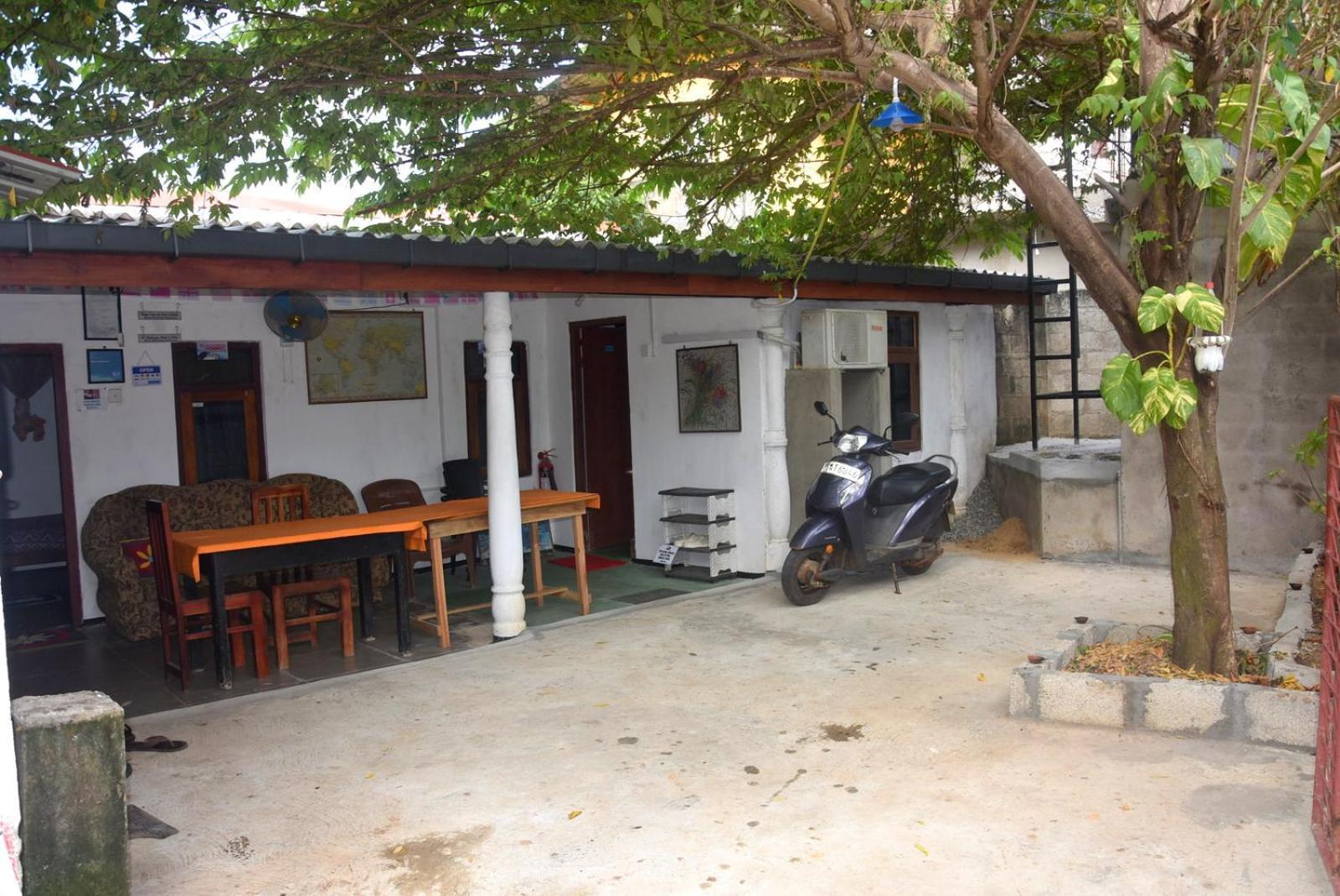 Meera Homestay & Guest House Анурадхапура Екстериор снимка