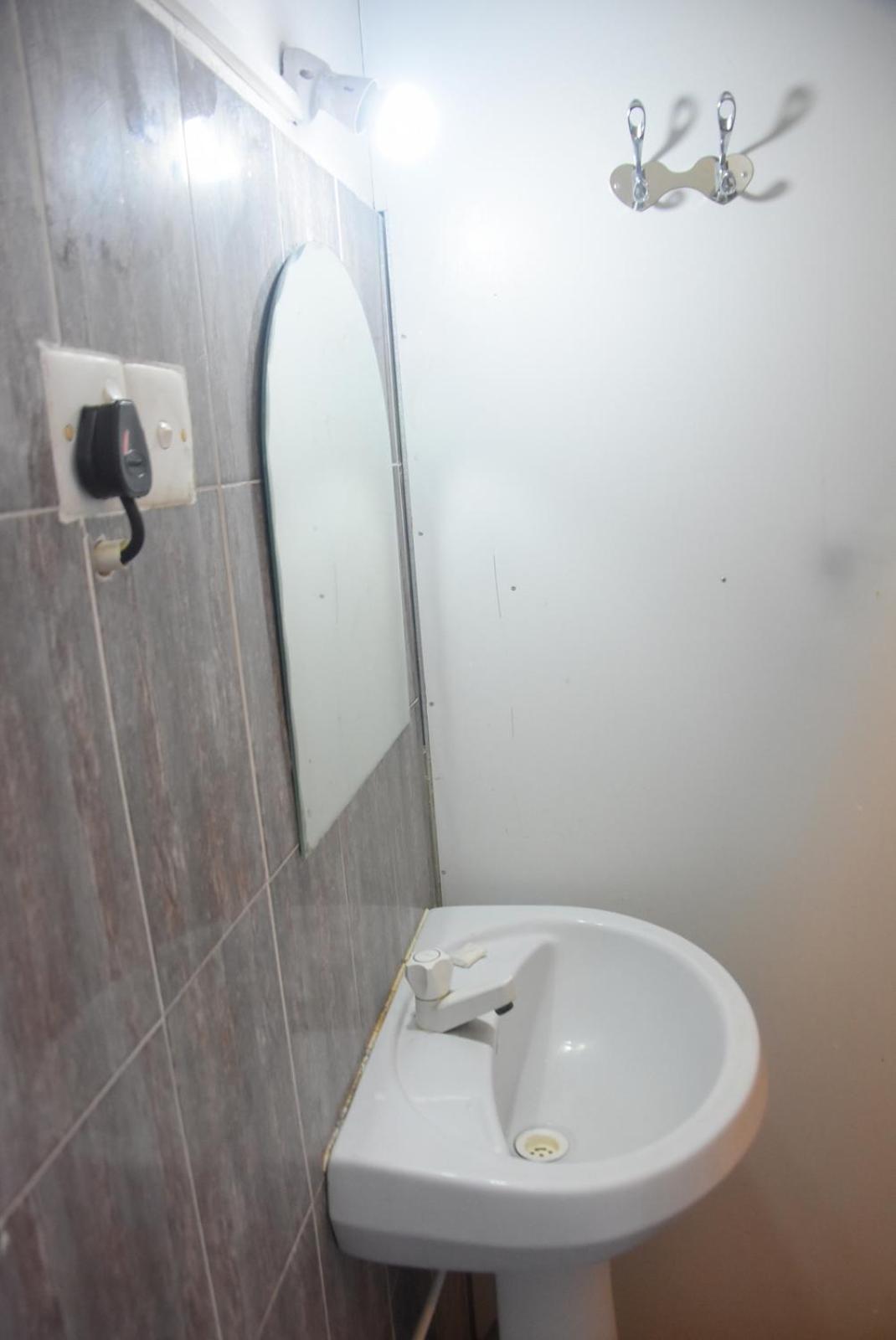 Meera Homestay & Guest House Анурадхапура Екстериор снимка